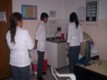 Pasantes del Instituto D74, son instruidos sobre la preparación de la sala de atenciones en MEDICAL SRL.